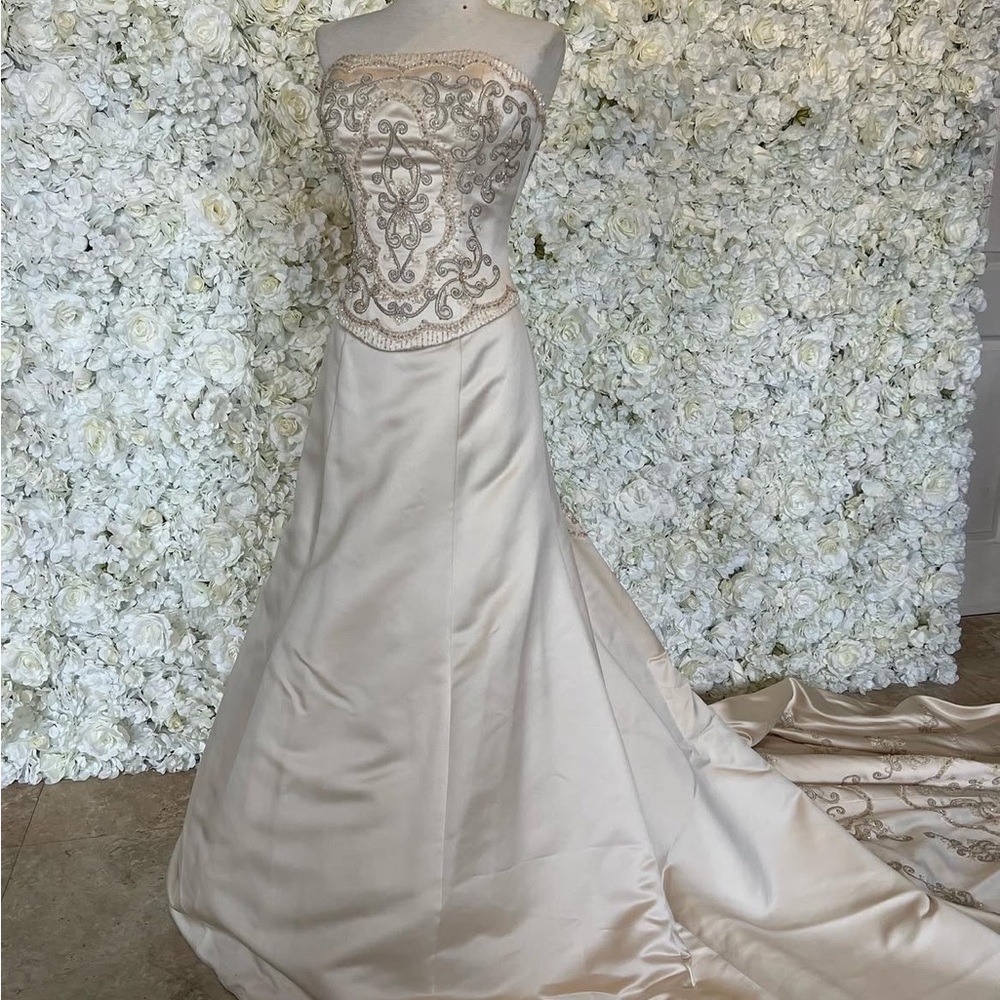 Elegant Cream Strapless Gown with Embroidered Bodice